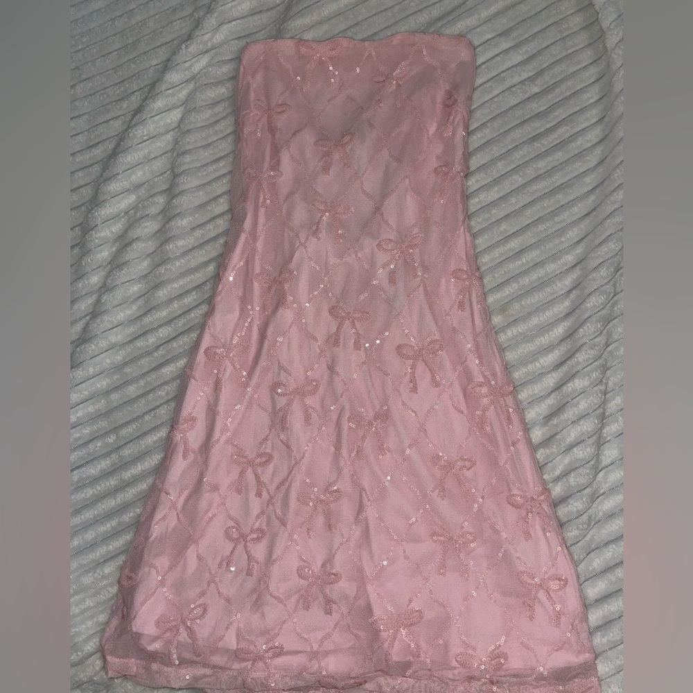 PINK BOW windsor dress Size S/M with ribbon tie in back.